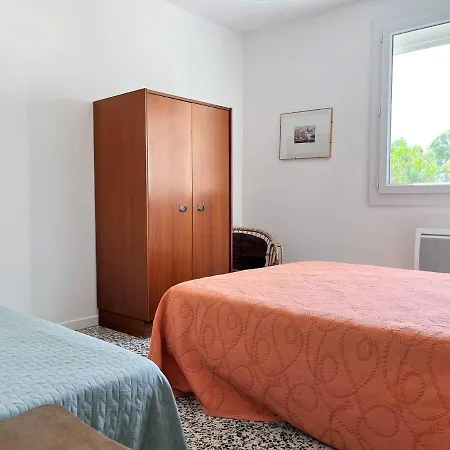 3 Pieces Avec Terrasse, Piscine, Tennis Et Petanque - Proche Et Commerces - Fr-1-251-355 * Le Lavandou